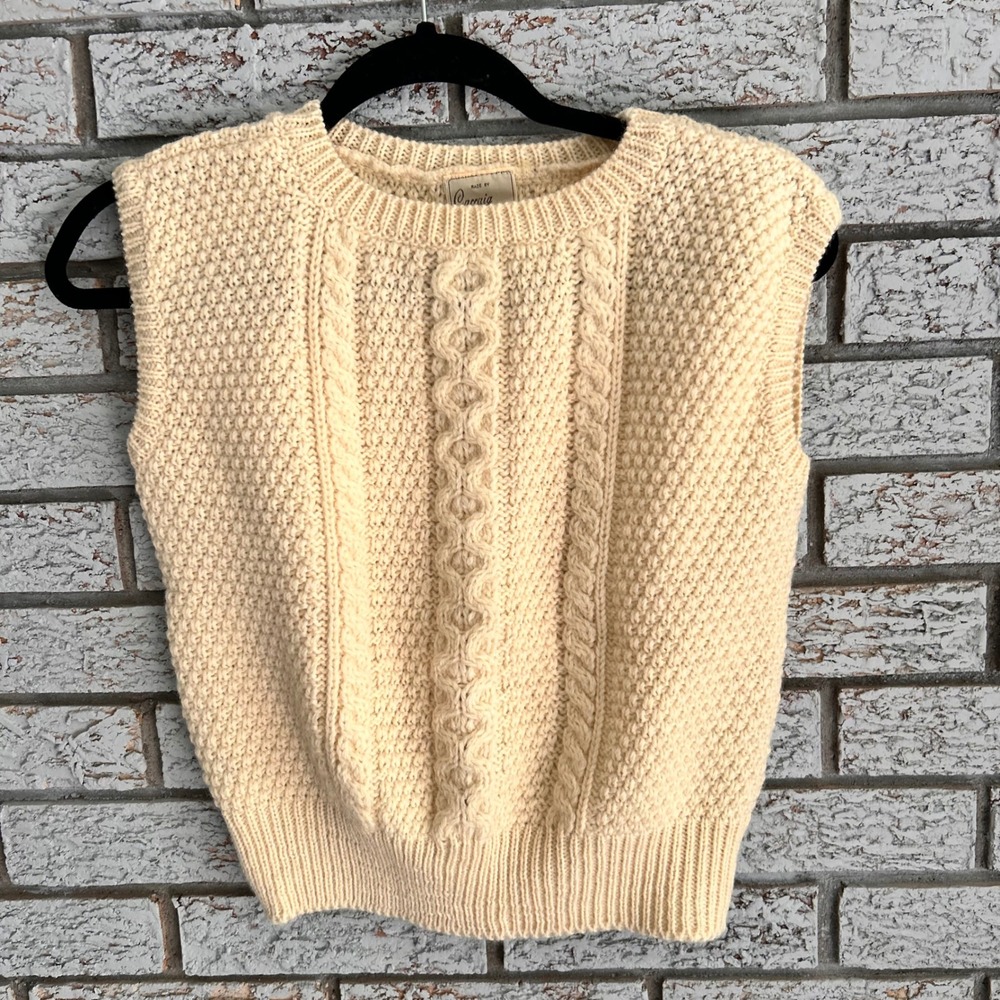 Carraig Donn Irish Wool Sweater Vest Cream Aran Cable Knit Sleeveless Top S/M‎